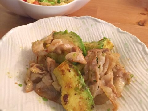 ほっくり焼きアボカドと豚肉のソテー